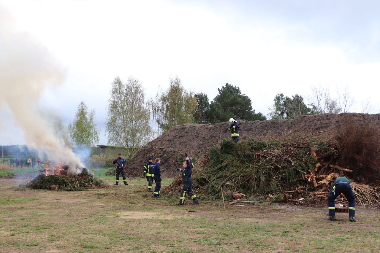 Osterfeuer 2025 - 1